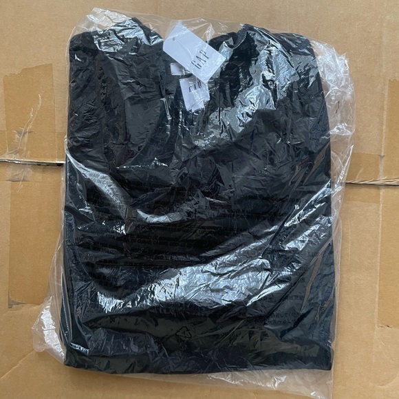 NWT GAP Crew Neck Sweater in Merino Wool - Picture 5 of 7